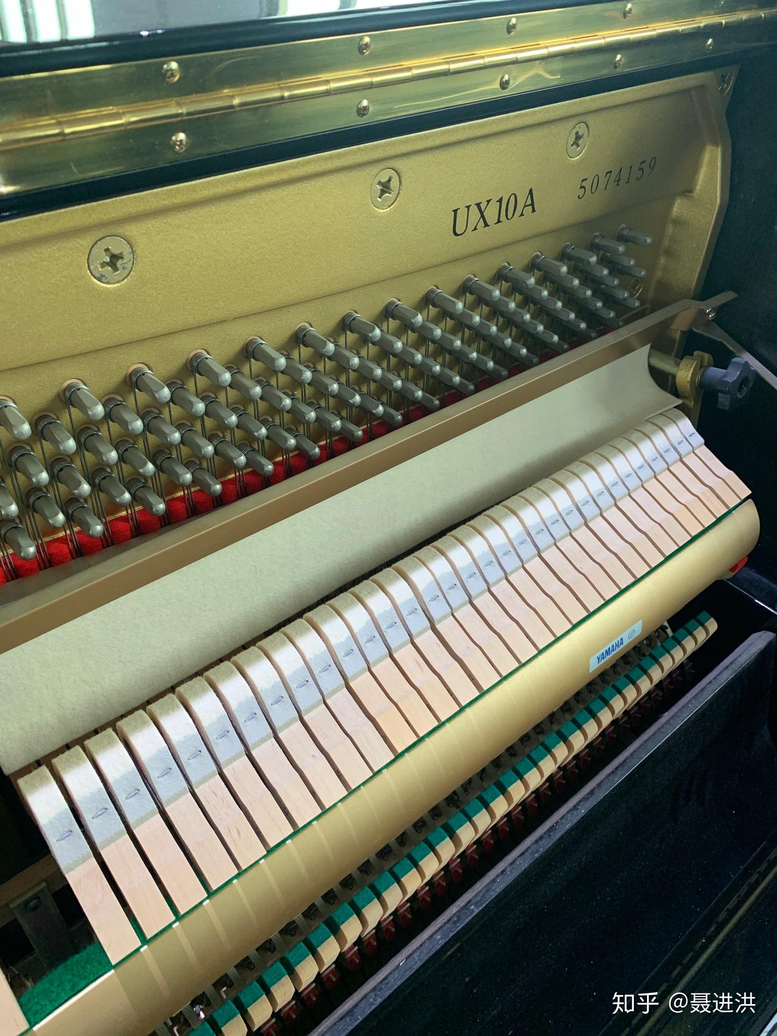 这是我见过裸琴最新的雅马哈钢琴ux10a了