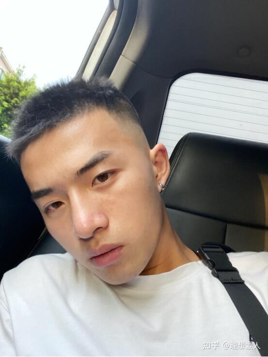 男生应该怎么样才能养出一个好皮肤?