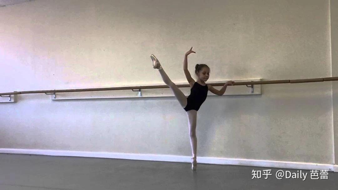 居然有这么优秀的孩子娜塔莎福尔曼儿童芭蕾天才她的芭蕾技能绝了