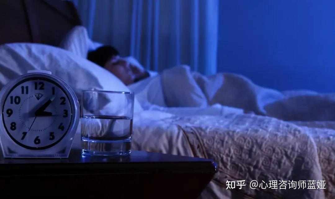 入睡困难,很容易惊醒是怎么回事?该如何治疗? - 知乎