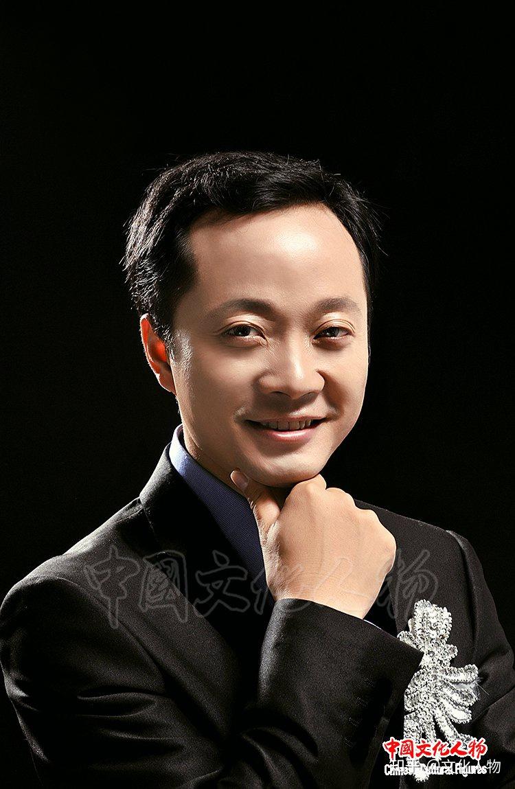 艺术学院客座教授,男高音歌唱家吕宏伟中国男高音声乐艺术研究会会长