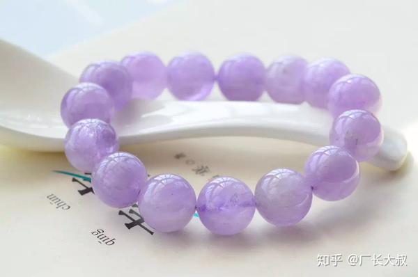 如何鉴别灰月光石和薰衣草紫晶的真假 戴了假的灰月光石会怎么样 恩芝网