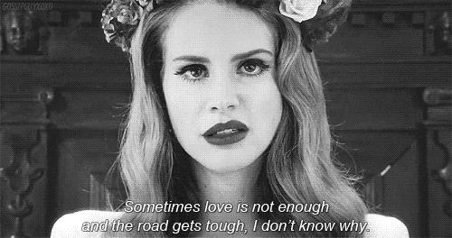 在美国,有一位这样的歌手,早期凭借着独特的歌曲风格走入大众视野