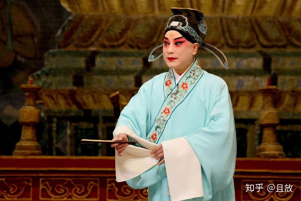 (巾生《红娘》张生)(文小生《玉堂春》王金龙)那么说完了小生咱们接着