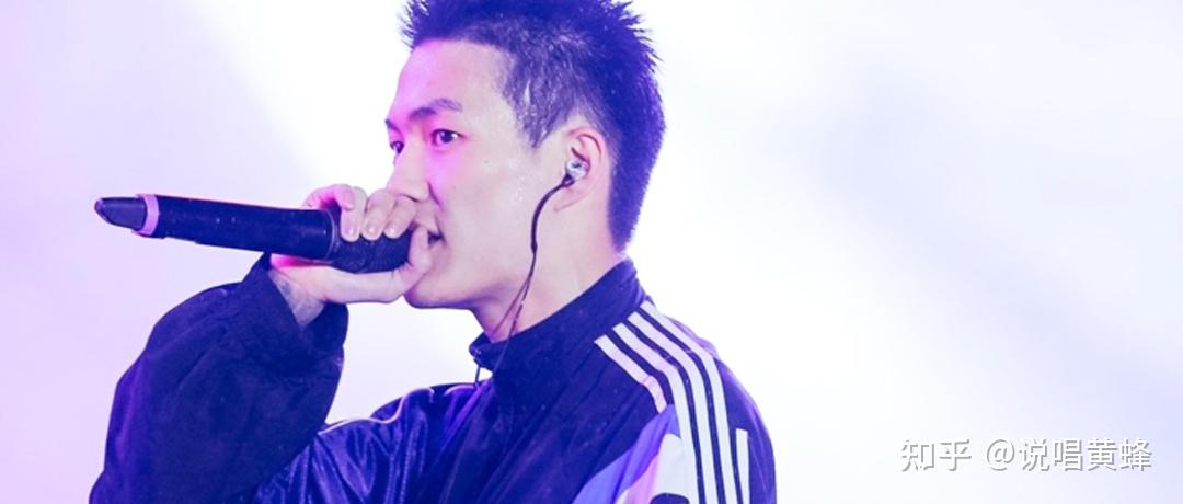 除了对diss事件的回应,贝贝还透露了一些之后的新歌计划,称合作的歌手