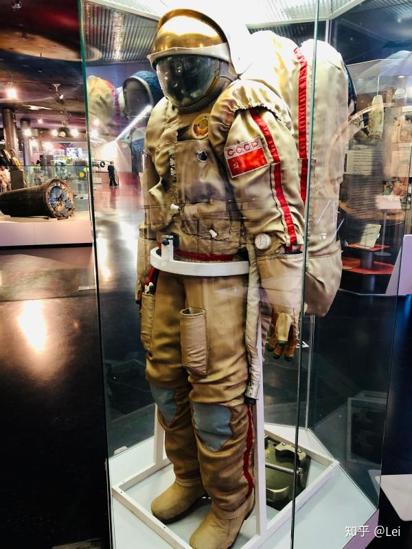 先从网上摘取一段介绍:1939年建成开幕,前身是苏联国民经济成果展览馆