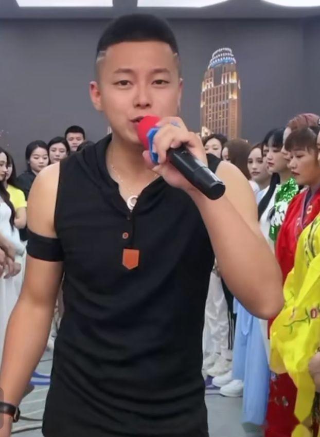 舞帝利哥和胜仔pk吸铁石人气成功碾压铁山靠铁山靠将一去不复返