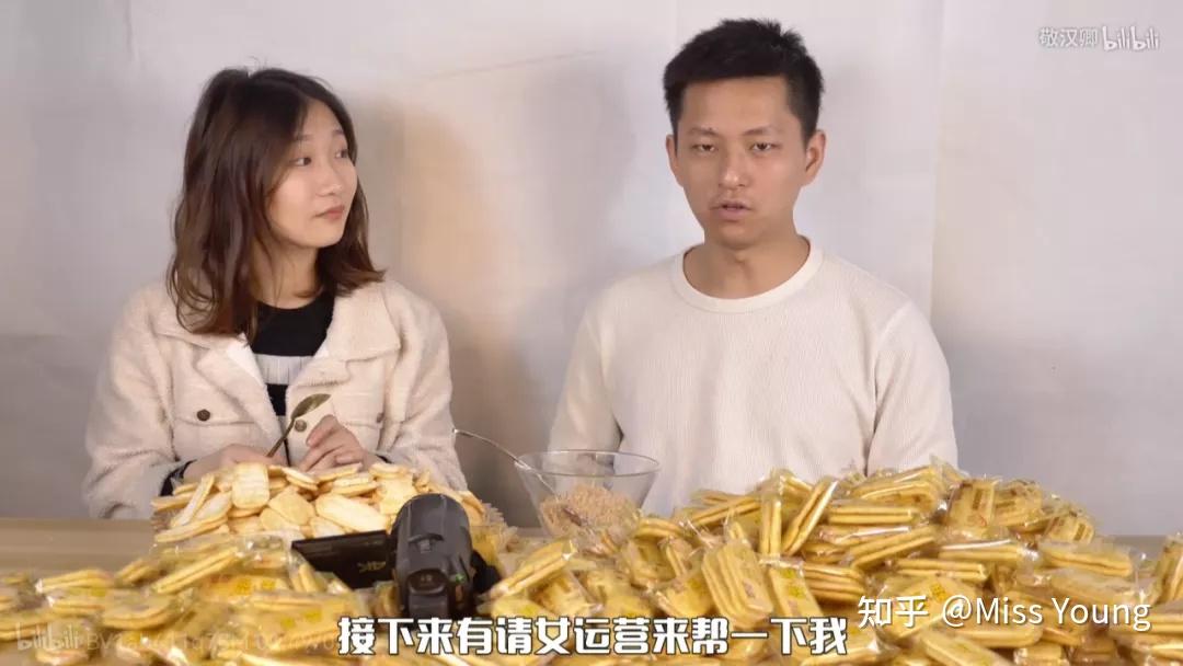 后来大概是追到了,女运营开通了自己单独的账号"女胖胖,敬汉卿为爱