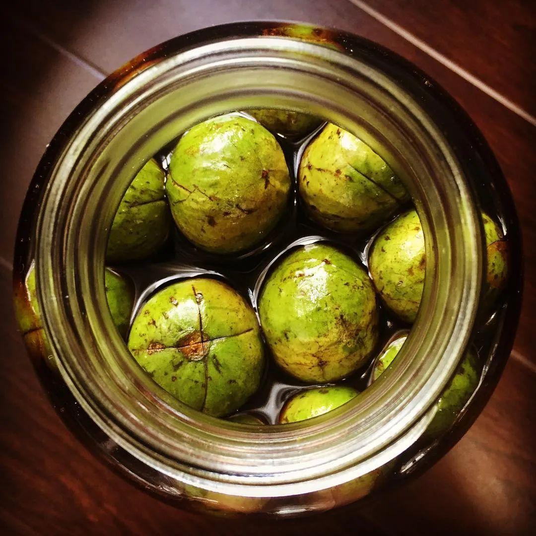 图0815foodandherbs银棯炆鸡,将鸡肉走油备用,起锅下银棯酱,配青