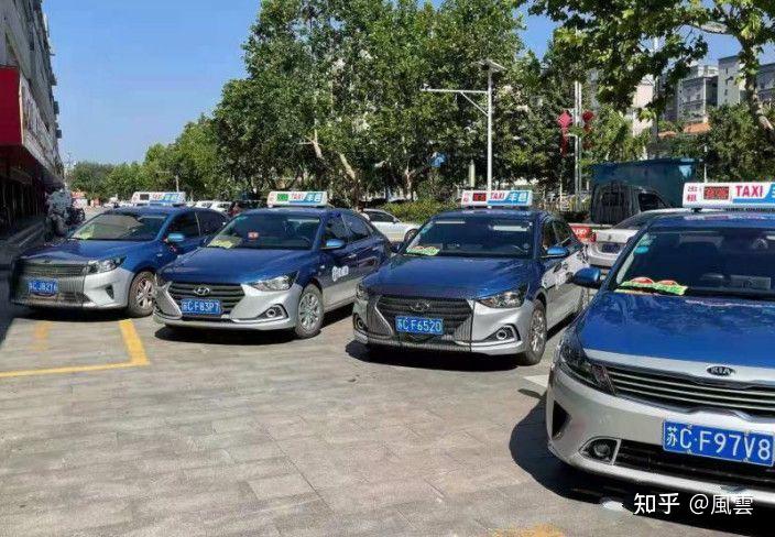 为了帮助广大考生安全,快捷,准时抵达考场,我县出租汽车平安志愿者"