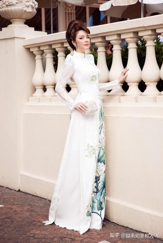 那些穿着奥黛走上戛纳红毯的越南女明星,你更喜欢谁的造型?