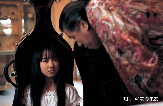 和妻子小百合房事,在这之后父亲便将美津子也参与到自己x爱的一环当中