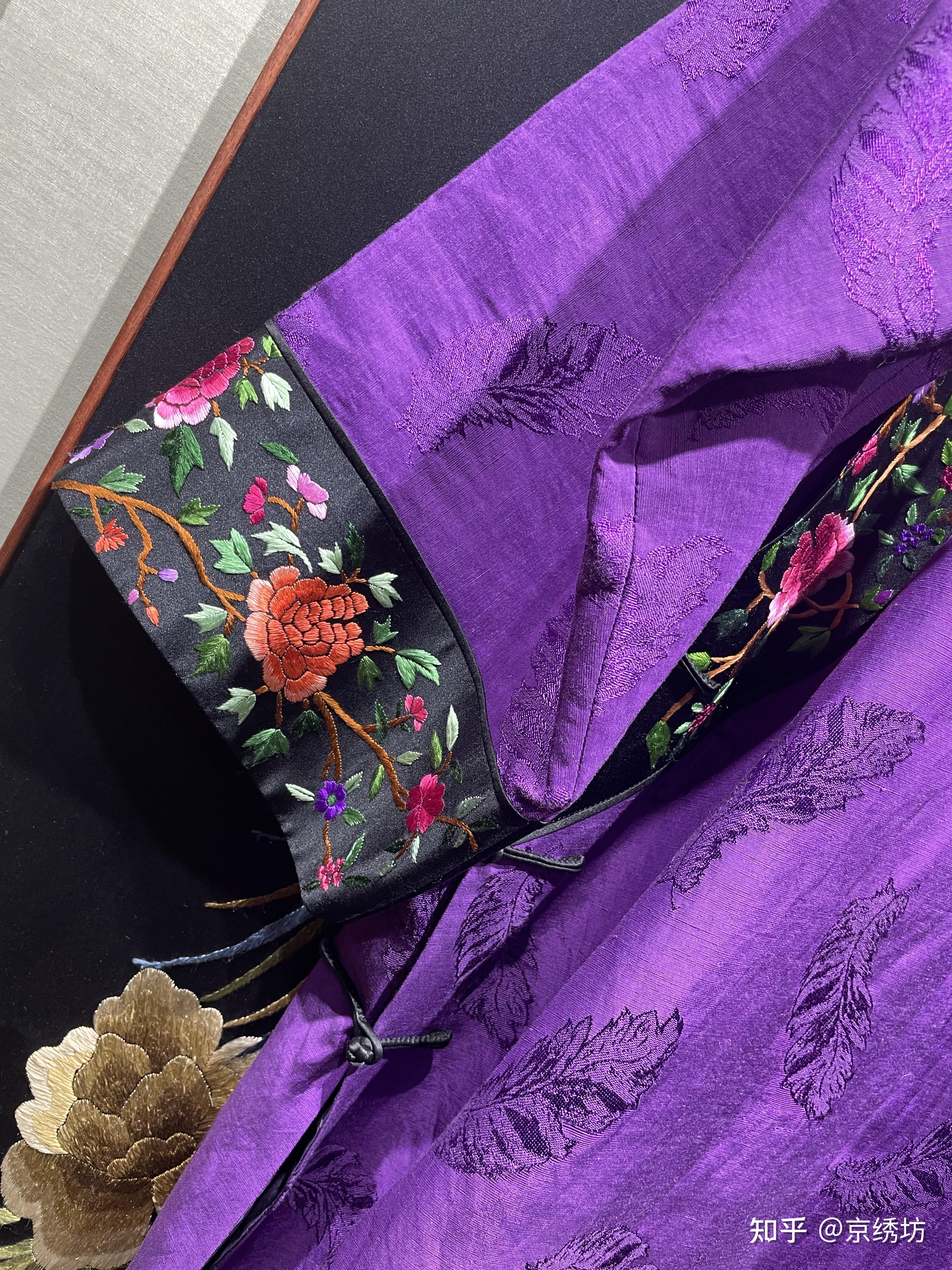 京绣拂紫棉识春华很有韵味的纯手工刺绣上衣