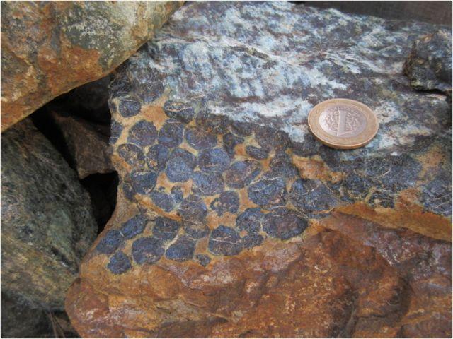 倾听矿物的声音铬铁矿