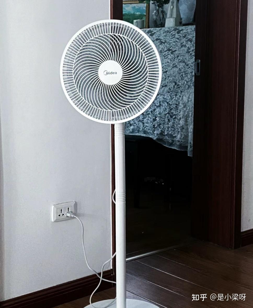 炎炎夏日即将来临厨房最优的降温神器是什么横测风扇凉霸厨房空调厨房