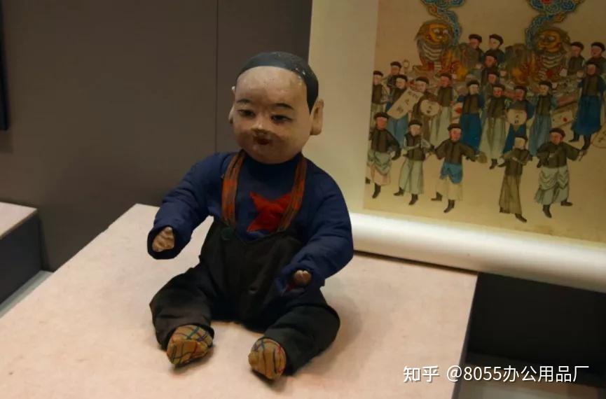 天津北京都讲究将栓来的娃娃带回家,而山东传统的拴娃娃更硬核,他们不