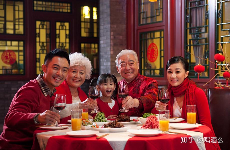 家人之间喝酒,在于分享