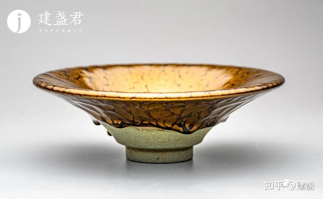 建盏非遗传承人黄美金作品欣赏——金油滴建盏三大特色- 知乎