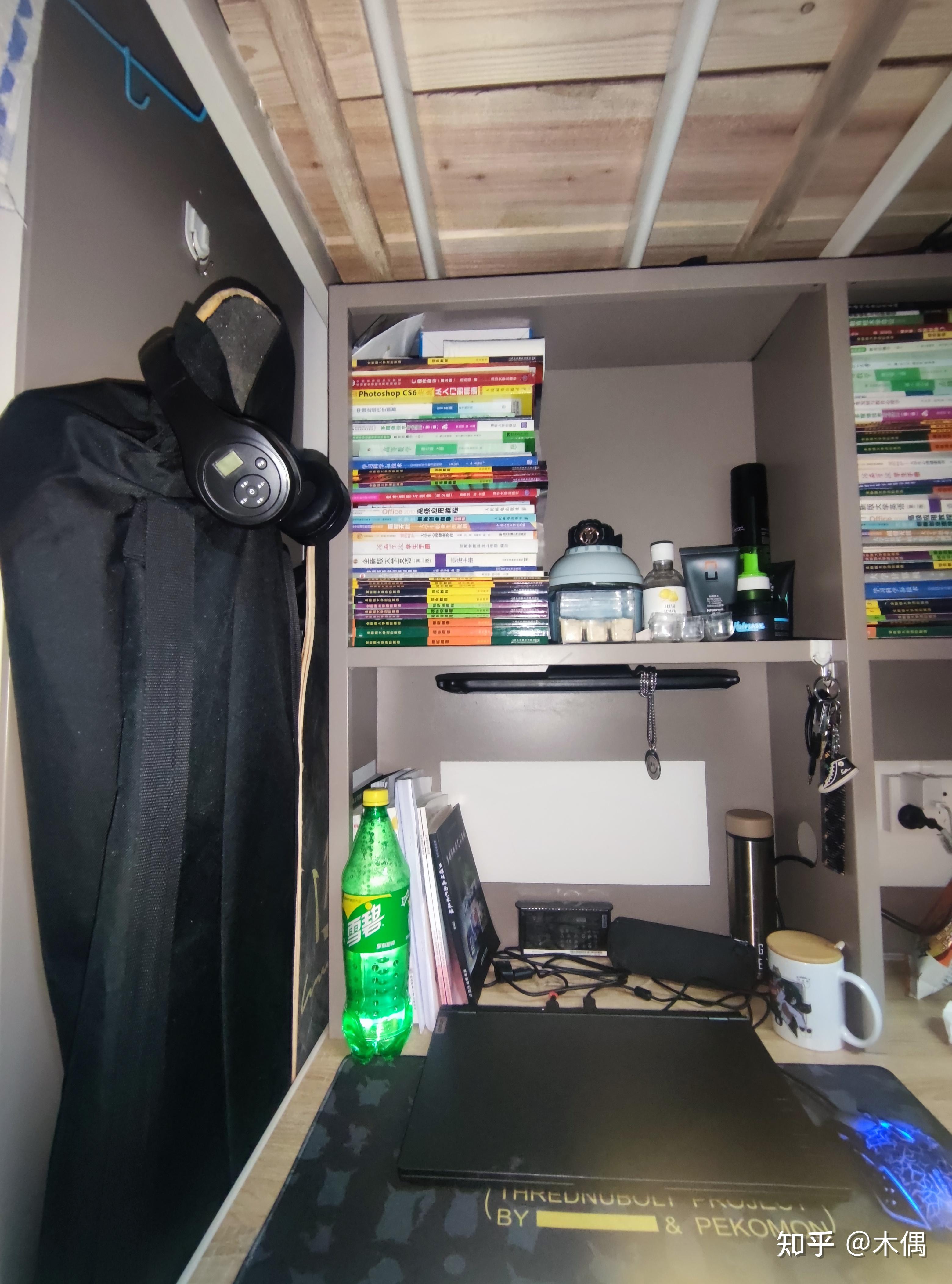 有人可以给我解释下这个洞怎么用么大学宿舍桌子