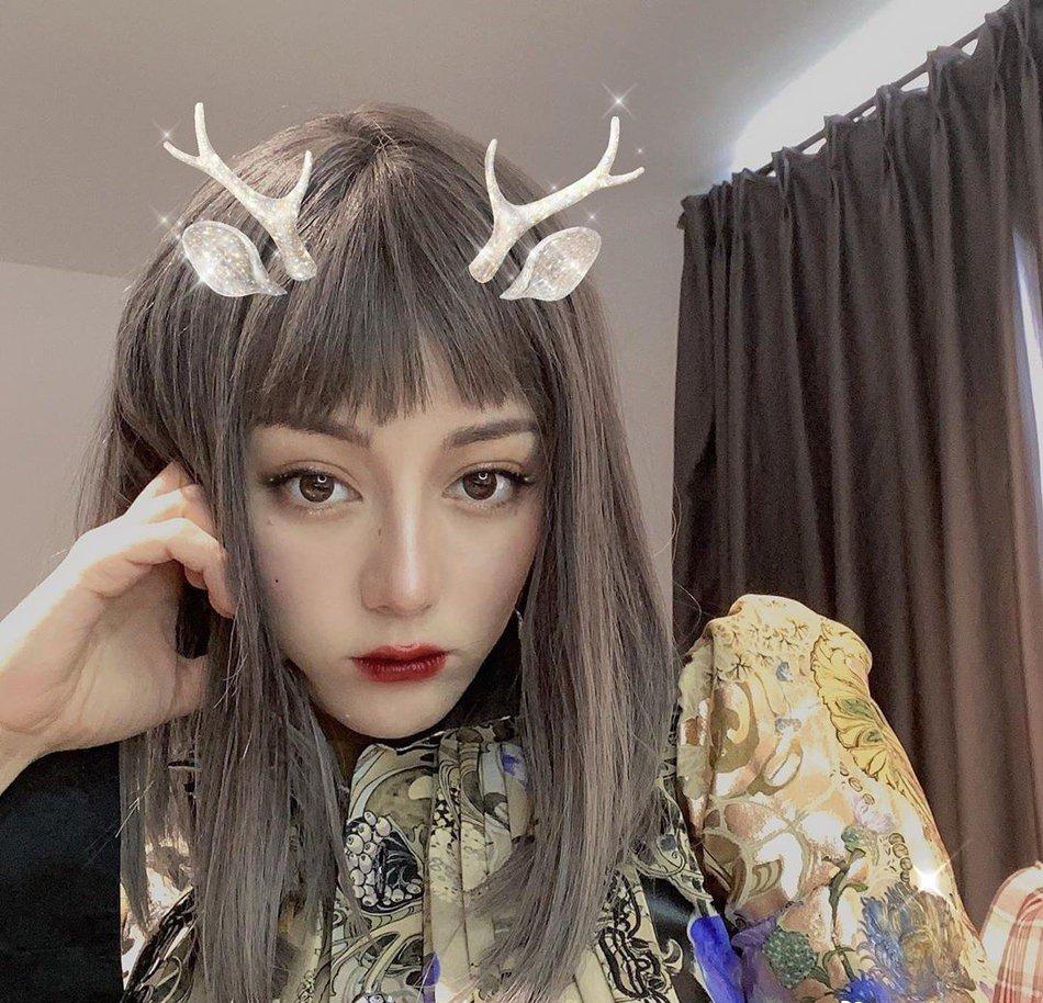 热巴重回颜值巅峰 剪眉上刘海变身人间芭比 真是换刘海如换脸吗 知乎