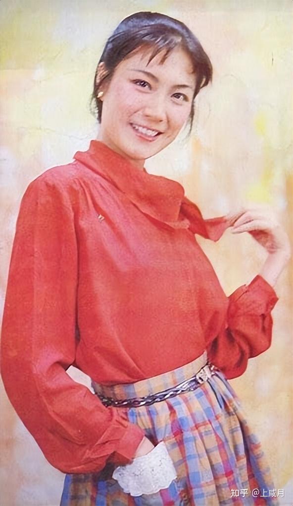 挂历女神殷亭如:爆红时远走美国,62岁客死异乡,她出国出对了吗