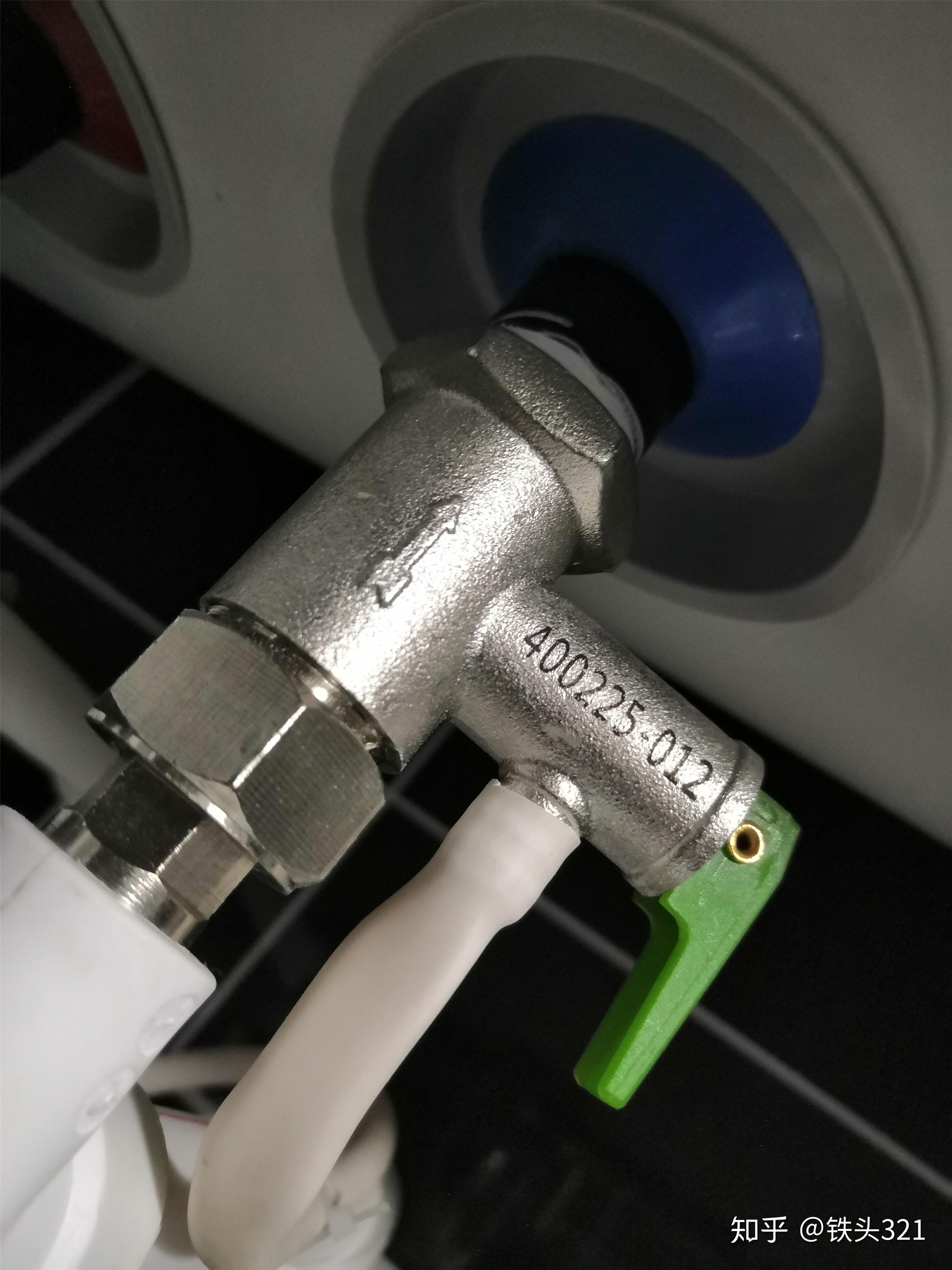 热水器怎样放干水 v2-55a382b907c2d6d56328e8a3083fca42_r.jpg