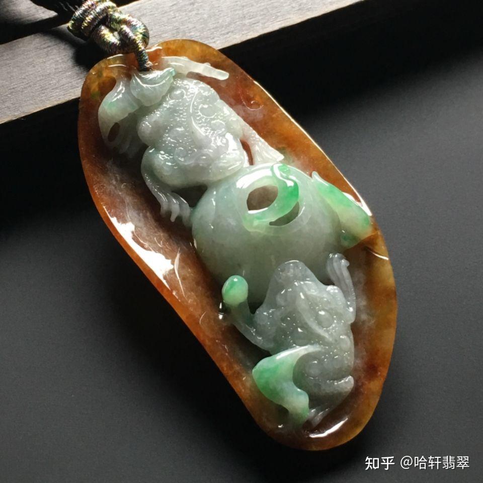 王健林花1700万买下一只三色翡翠手镯，网友直呼：太像假货了！ - 知乎