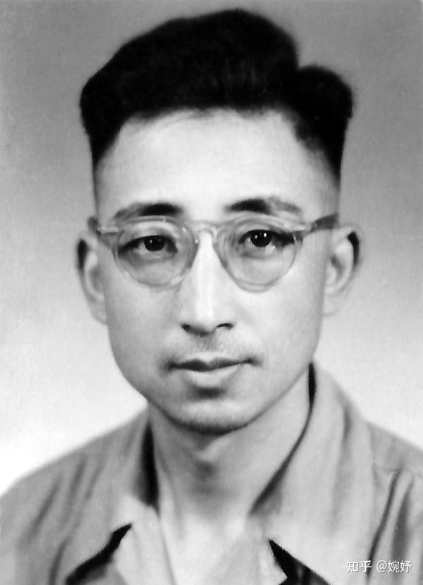 吴嫣对程述尧说不上喜欢,她己经年老色衰,想要找张长期饭票.