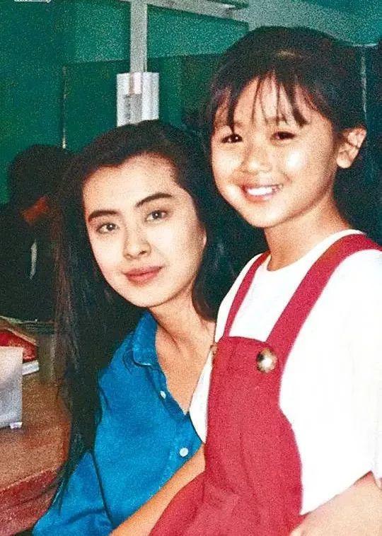 香港最火童星唐宁如今怎么样了