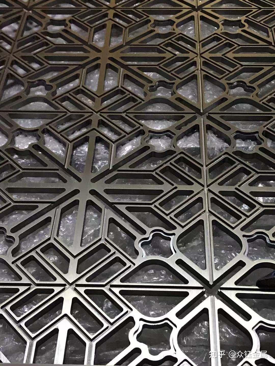 30厘铝板精雕镂空屏风隔断酒店餐厅装饰工程隔断