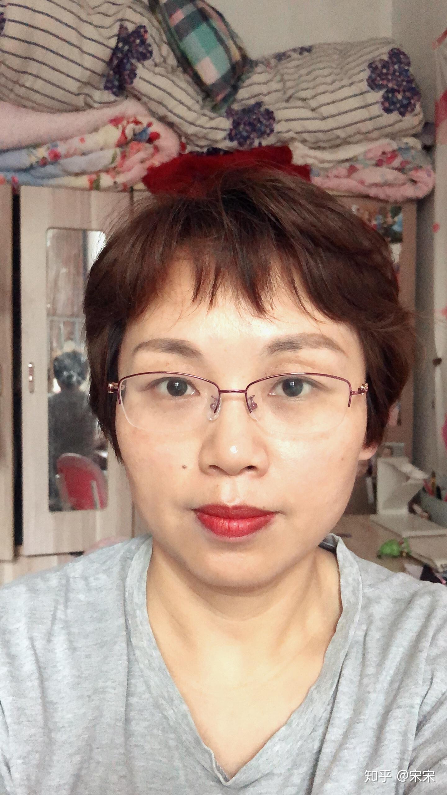 为什么我自拍比真人难看好多,而且自拍会脸歪(脸部左右不对称,右脸