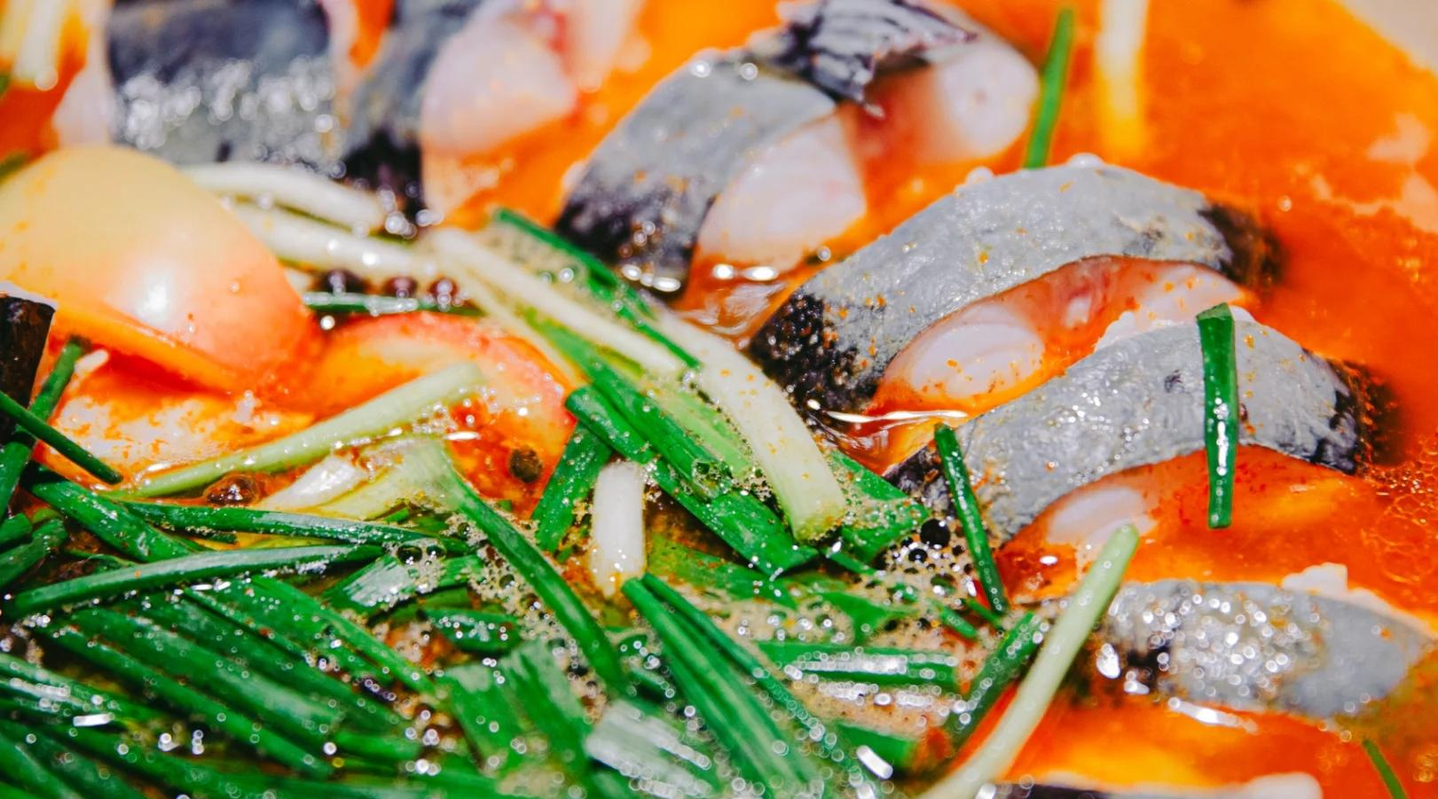 秋季养生吃火锅鲟鱼火锅你吃过吗吃一次就忘不了的美食