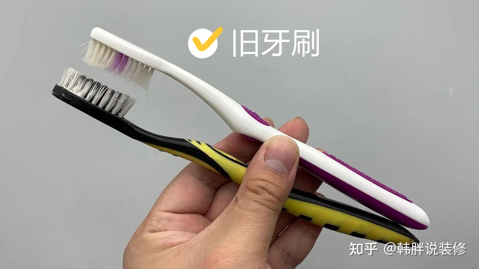 毛刷上面会沾染很多的细菌,用久了之后的牙刷,牙刷越脏