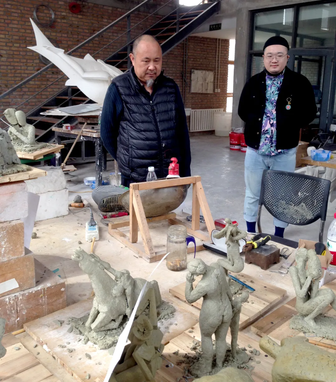兮兮零设计平台专访中国著名公共雕塑家郝重海