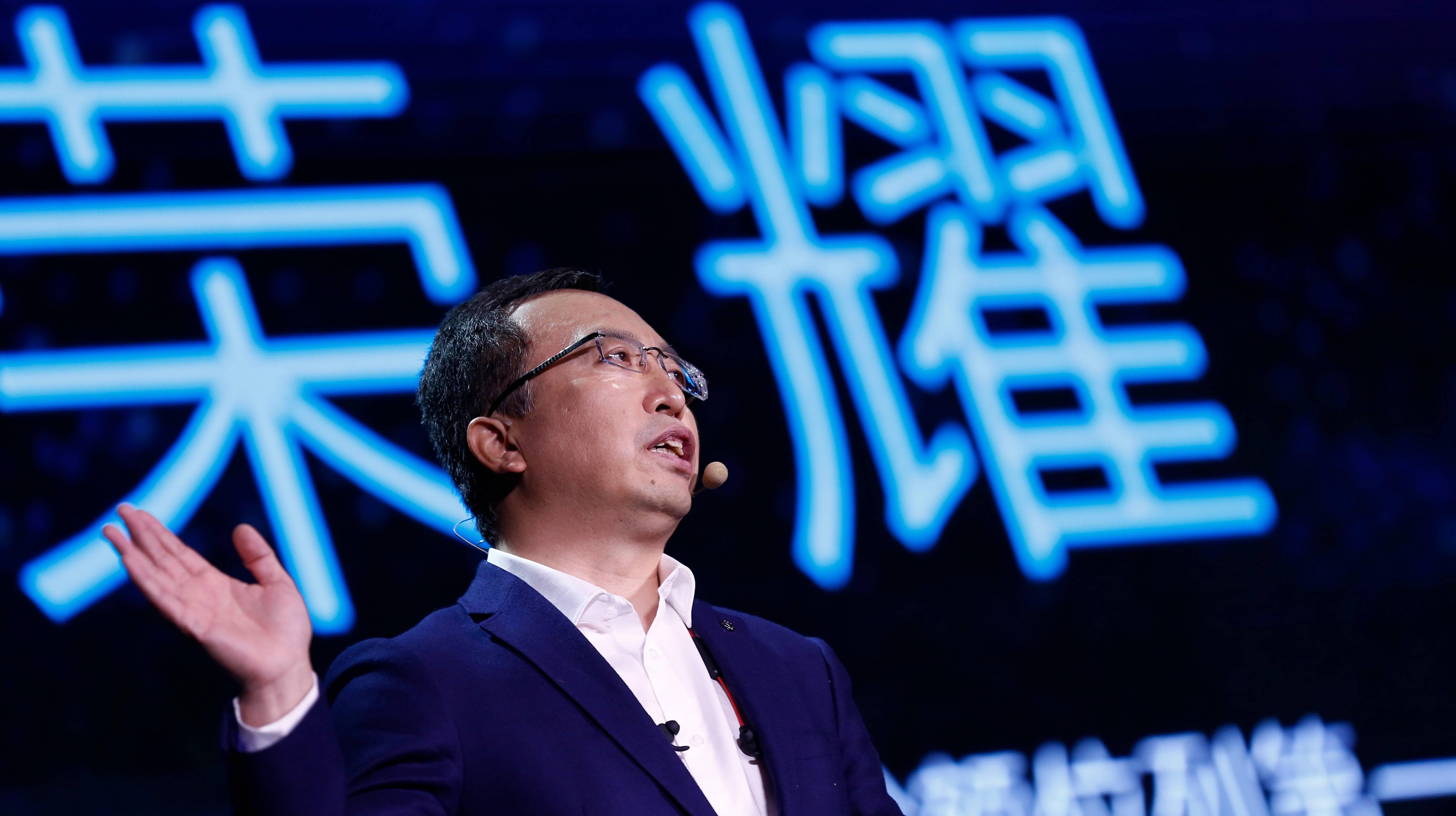 对话新荣耀ceo赵明:友商现在天上掉馅饼,但背后暗藏致命风险丨深网