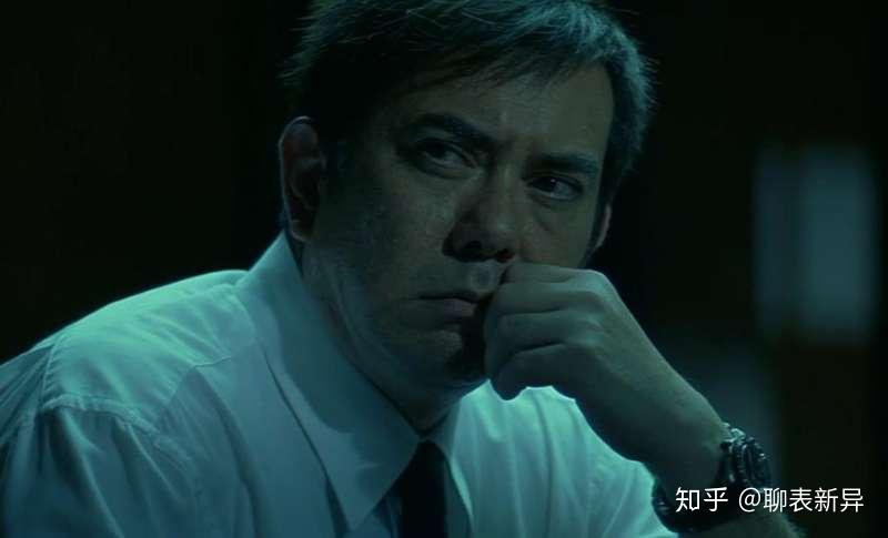 "无间道2"是整套"无间道"系列故事的缘起:警察黄sir(黄秋生饰)与黑帮