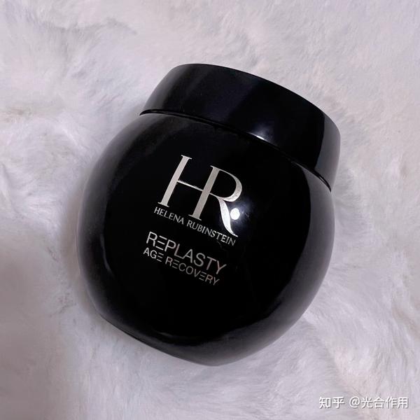 有在用赫莲娜黑绷带的妹纸吗?看到很多贵妇面霜排行榜都有说到它哎,具