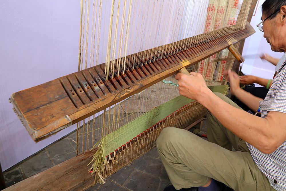 在人类历史的长河中,草席,已经伴随了人类数千年.