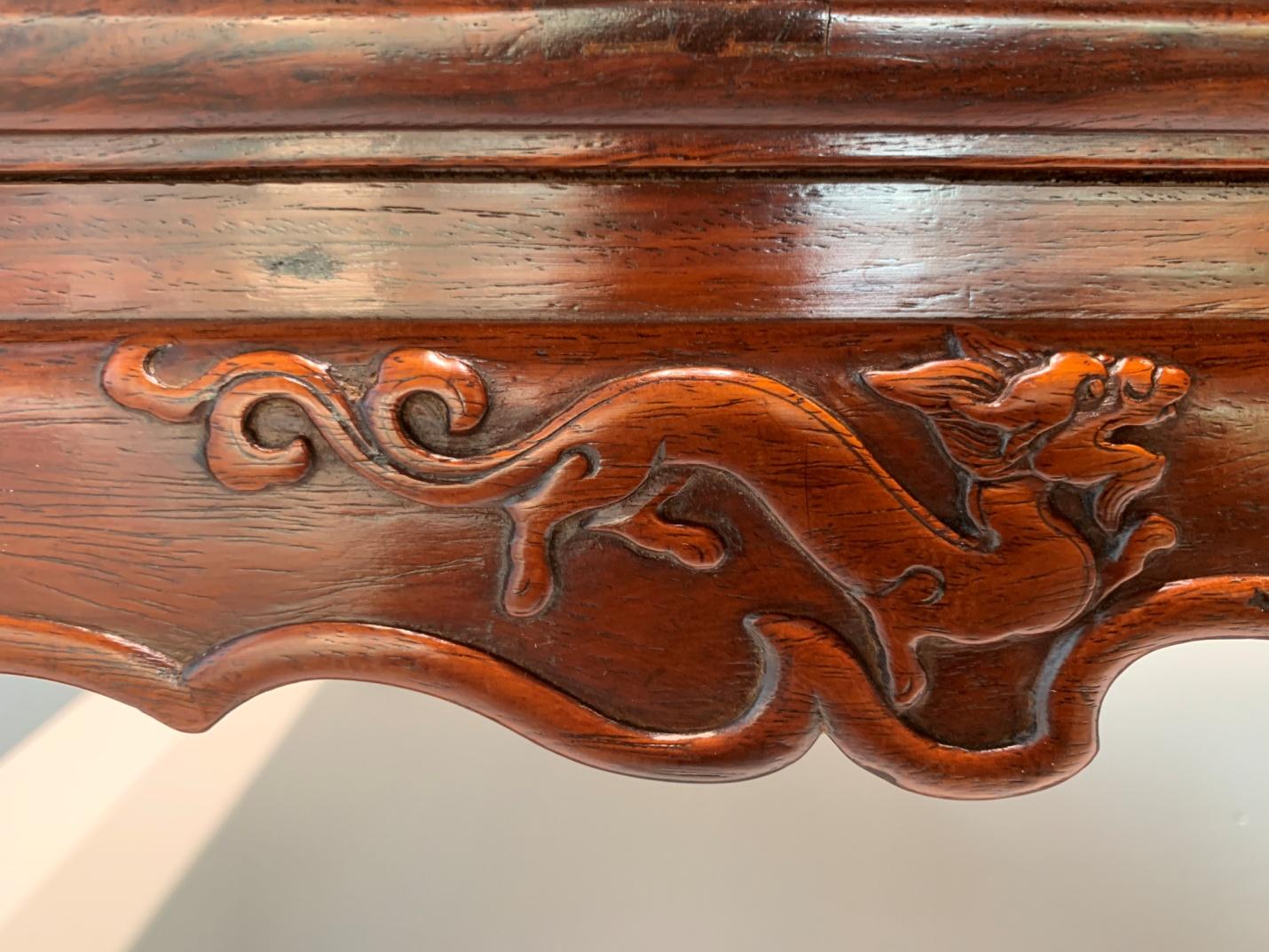 卷草回纹如意云头披肩黄花梨雕花别具一格