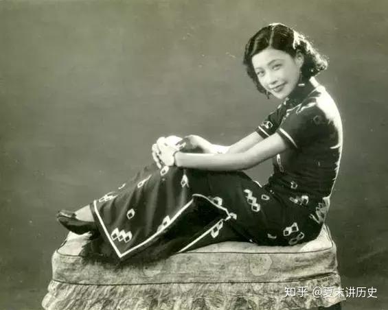 祸害交际花王右家在接连玩弄了两位影星感情后,年仅40