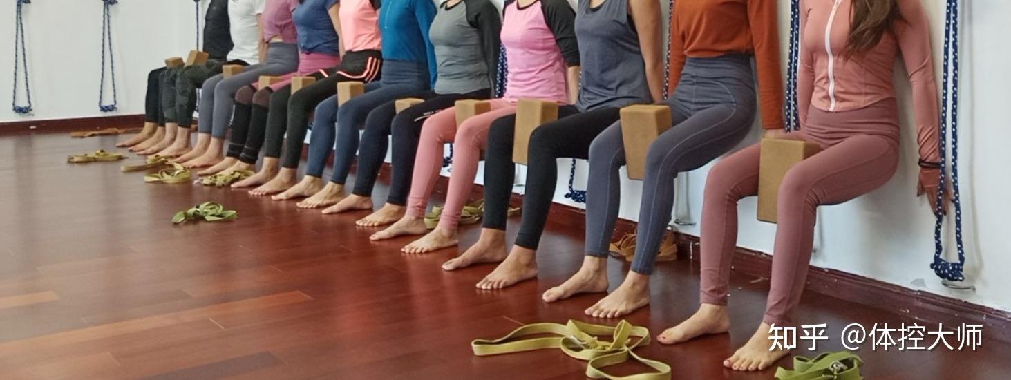 瑜伽体式祥解"幻椅"