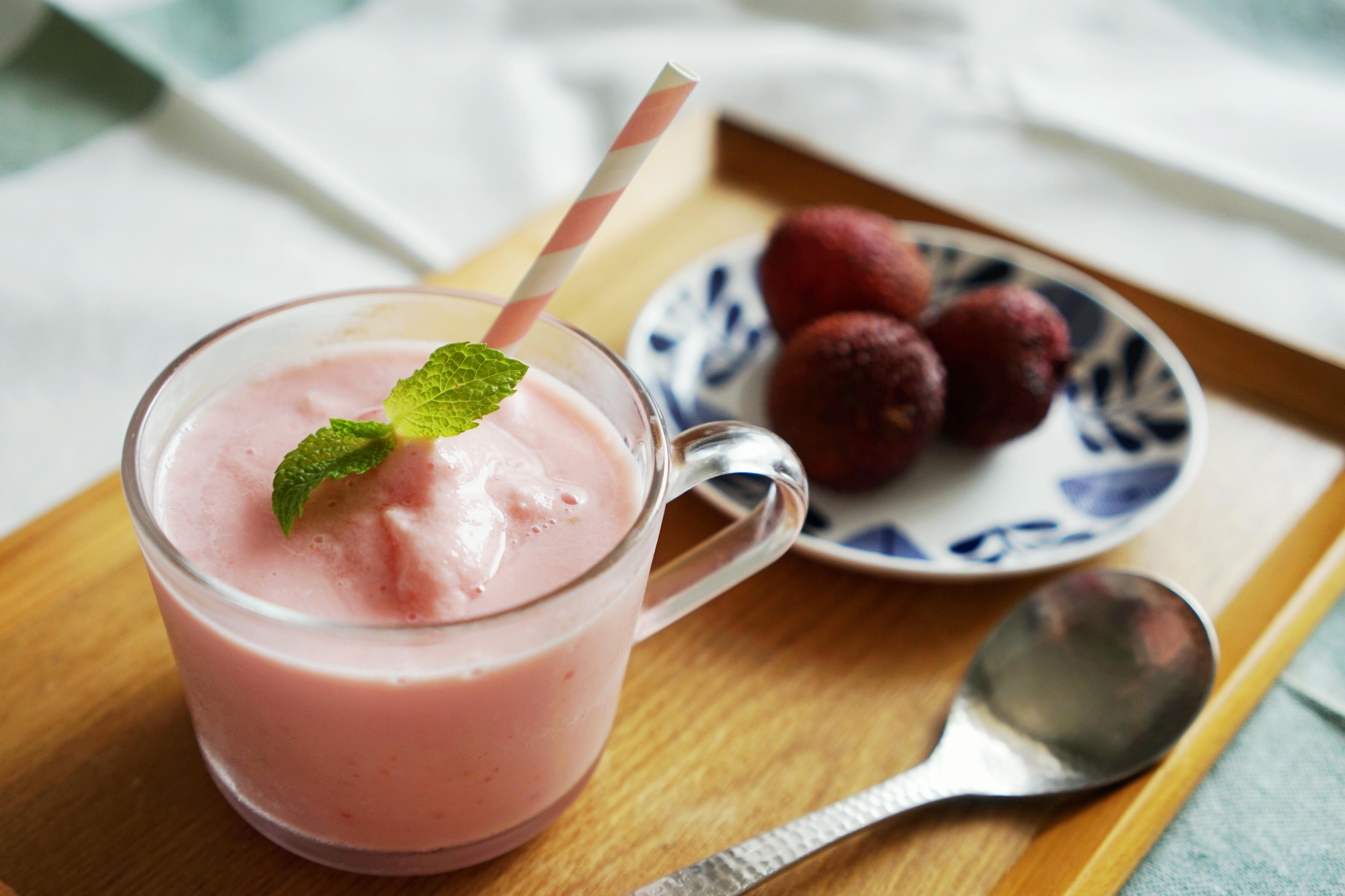 热的冒烟的三伏天来做最简单的消暑冰饮