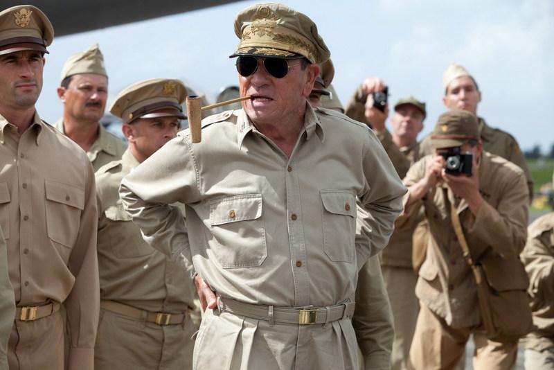 名人与烟斗系列之 —— 二战第一型男麦克阿瑟将军和他的逼格利器