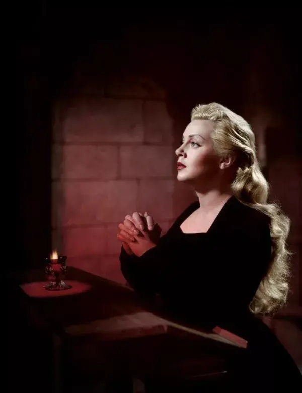 女神系列之从毛衣女孩到蛇蝎美人拉娜特纳