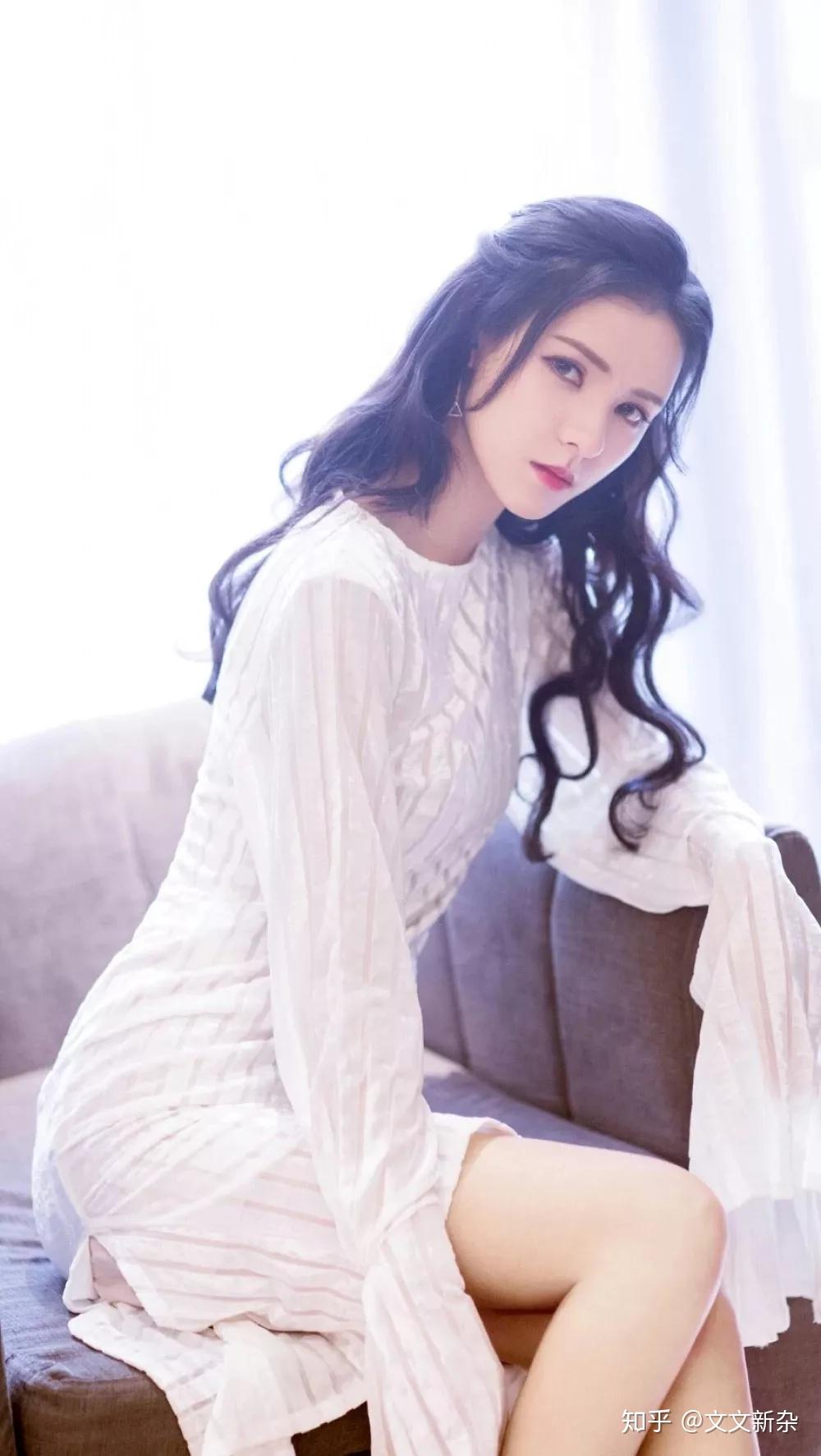 张予曦纯素颜去剧组拍戏,张予曦对自己真狠,暴露真实颜值,86斤的腿我