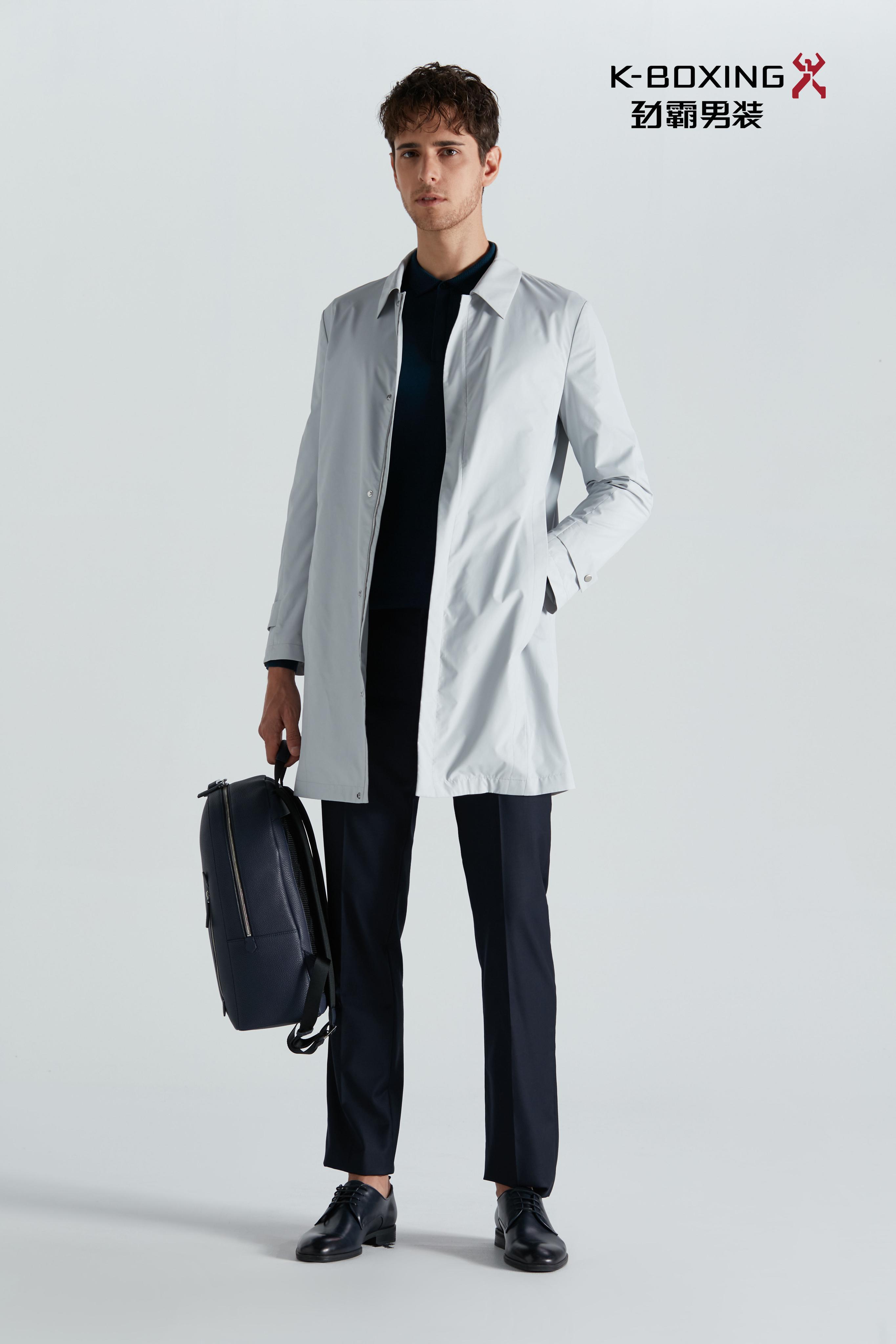 对于商务配装,深浅搭配法运用最为广泛,同时也是永远不会过时的穿搭