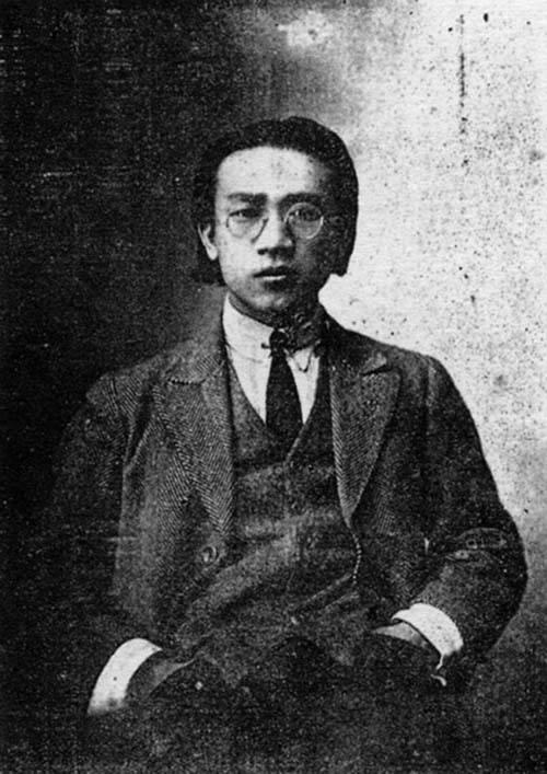 李苦禅的一个学生张若谷绘画就由凌嵋琳指导,一来二去,两人就有了感情