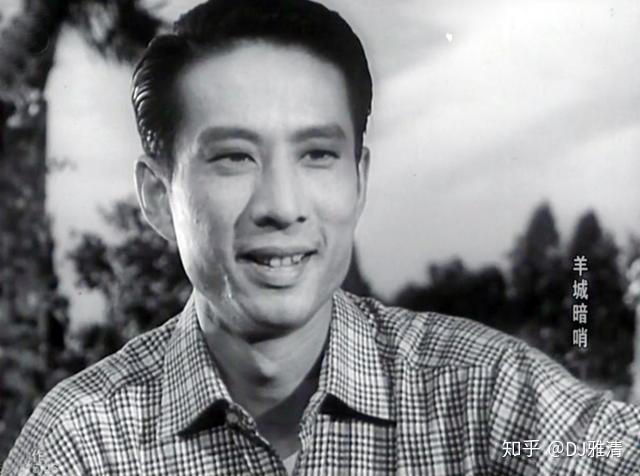 一个是冯喆扮演的王练.哦,他真是好帅.