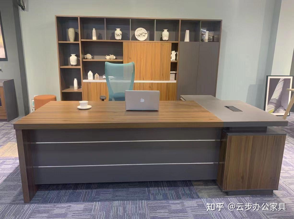 对决策效果,管理水平等方面都有很大影响,另外,公司领导的办公室在