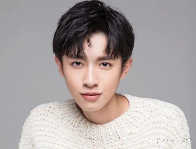 张逸杰高度举铁惹争议,被指缺少了少年感,本人火速发文回应 - 知乎